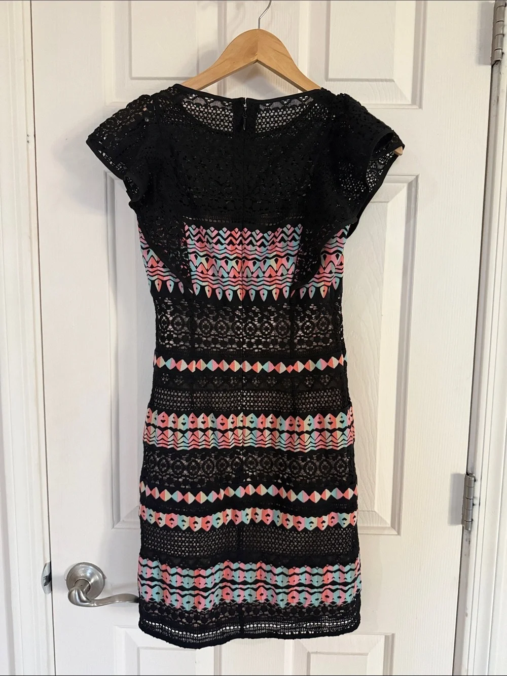 BCBGMAXAZARIA Like New Roxine Lace Cocktail Dress in Black/ Multicolor Size XXS